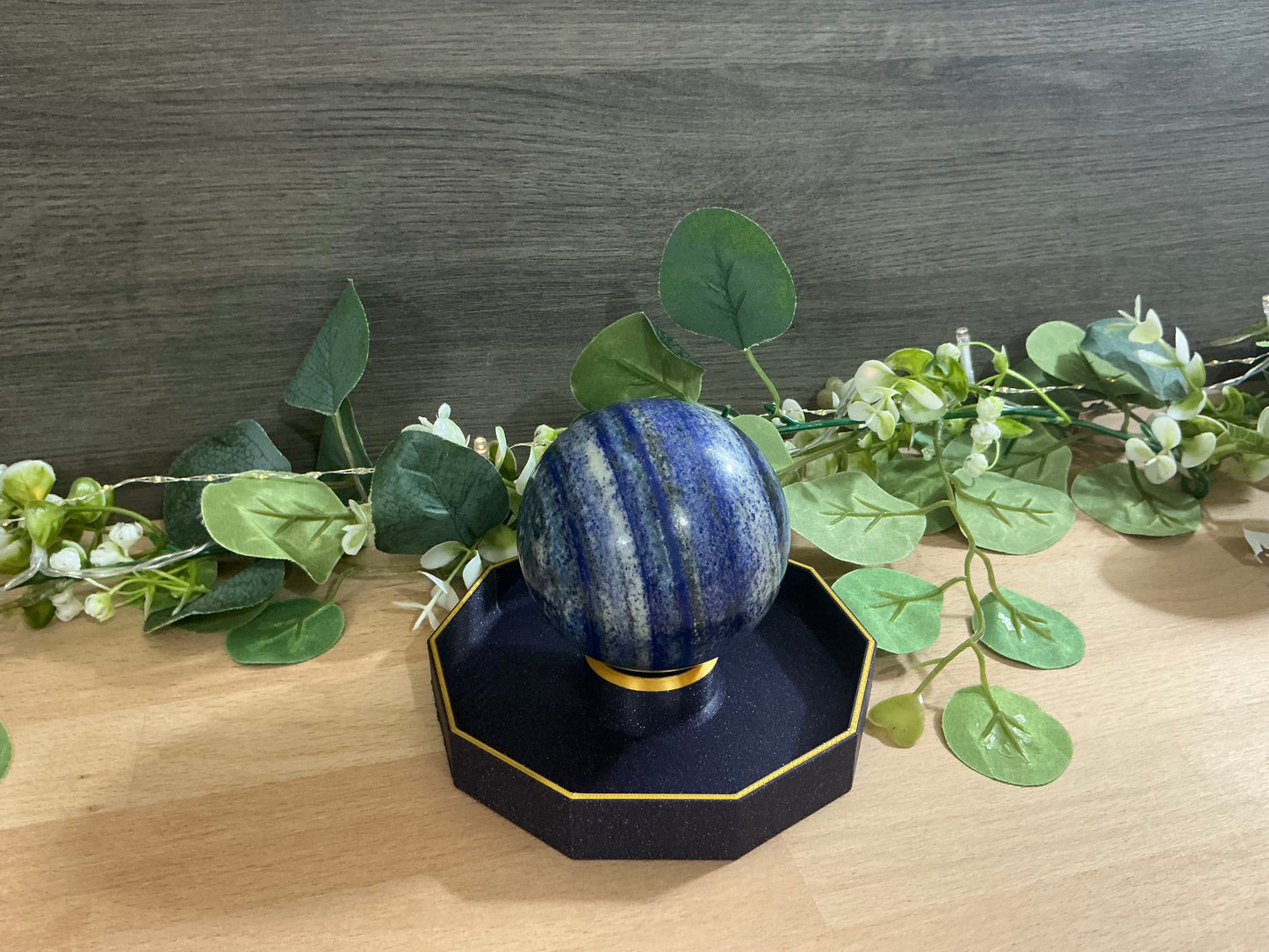 Sphere Holder With Tumble Tray Surround