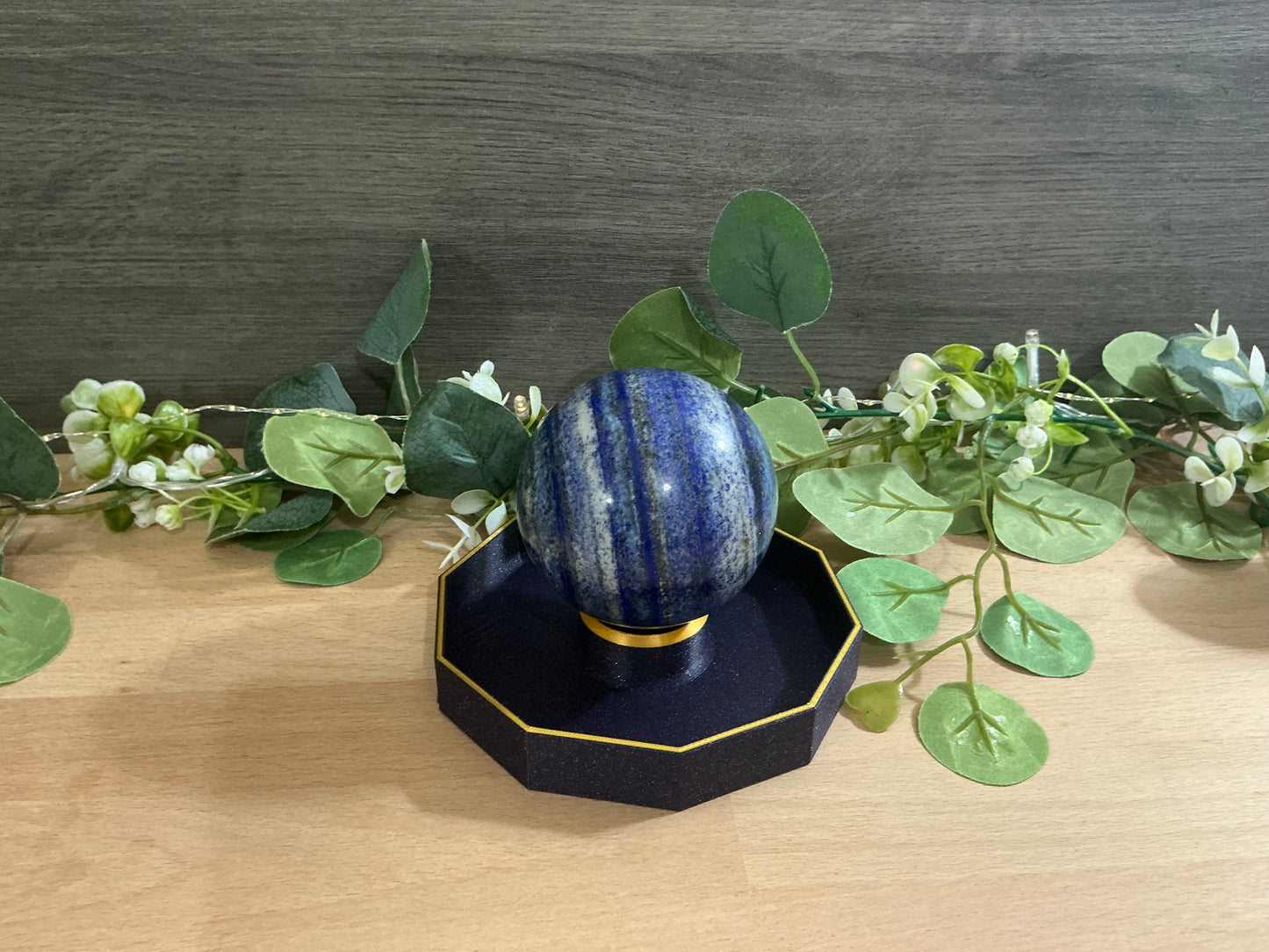 Sphere Holder With Tumble Tray Surround