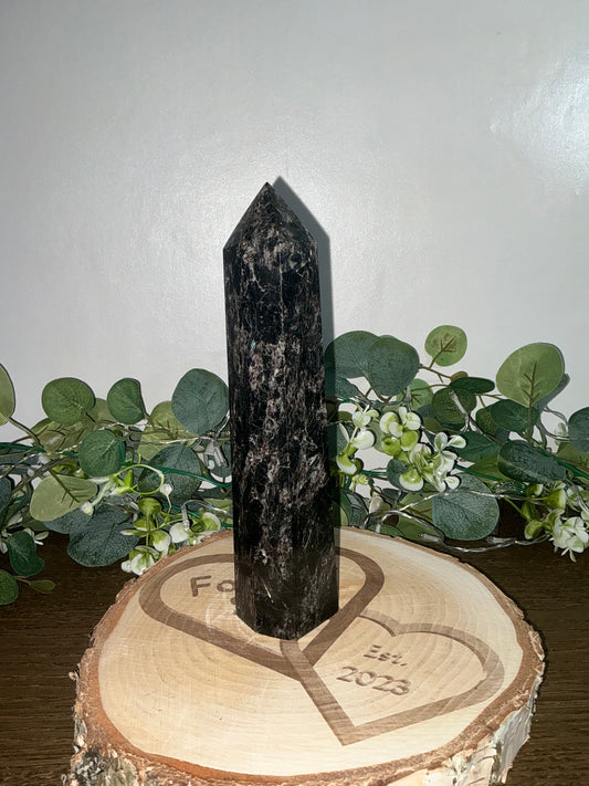 Arfvedsonite Tower 813g